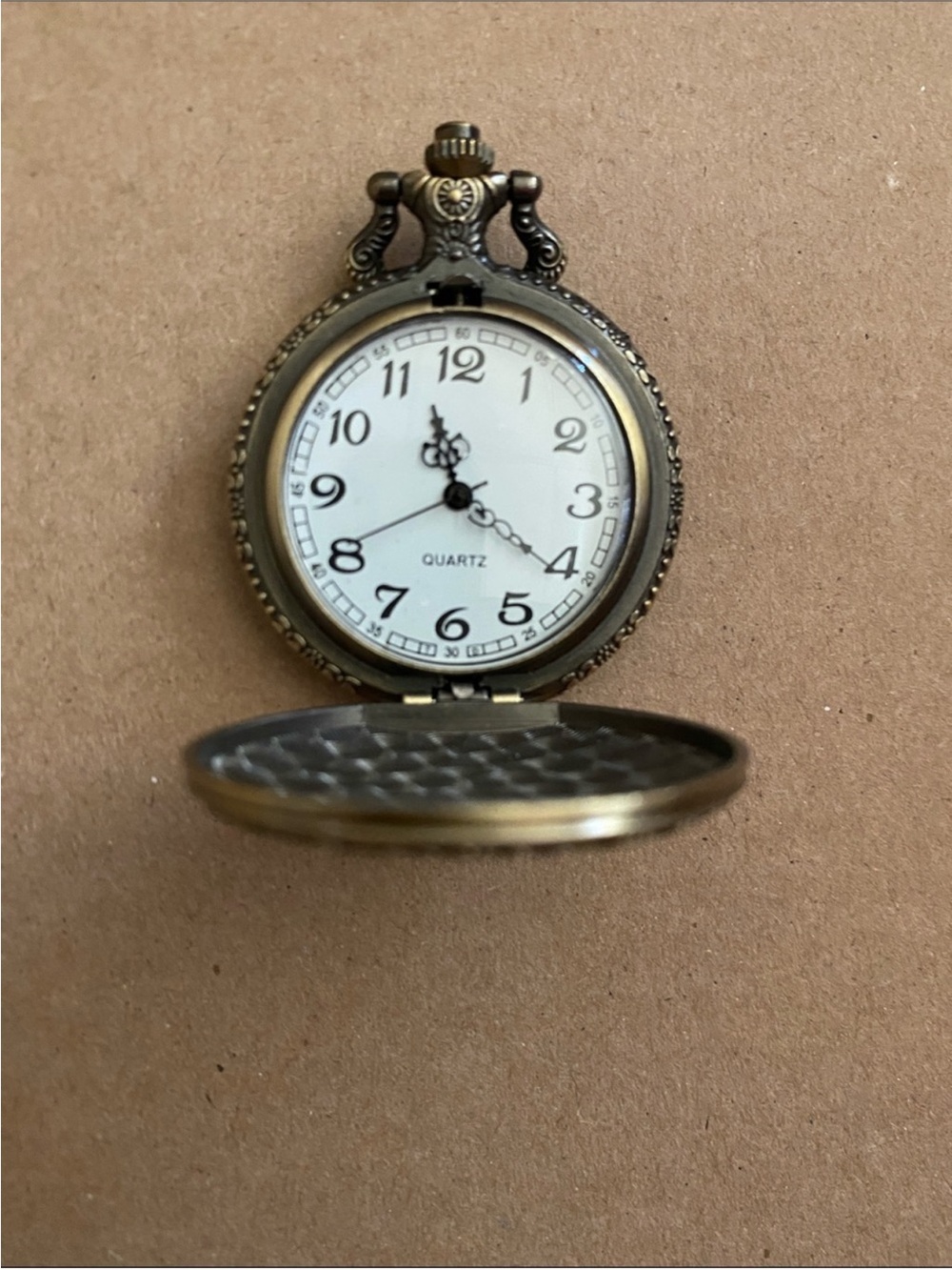 Alice in Wonderland Vintage-Style Bronze Pocket Watch - Quartz - Picture 3 of 3